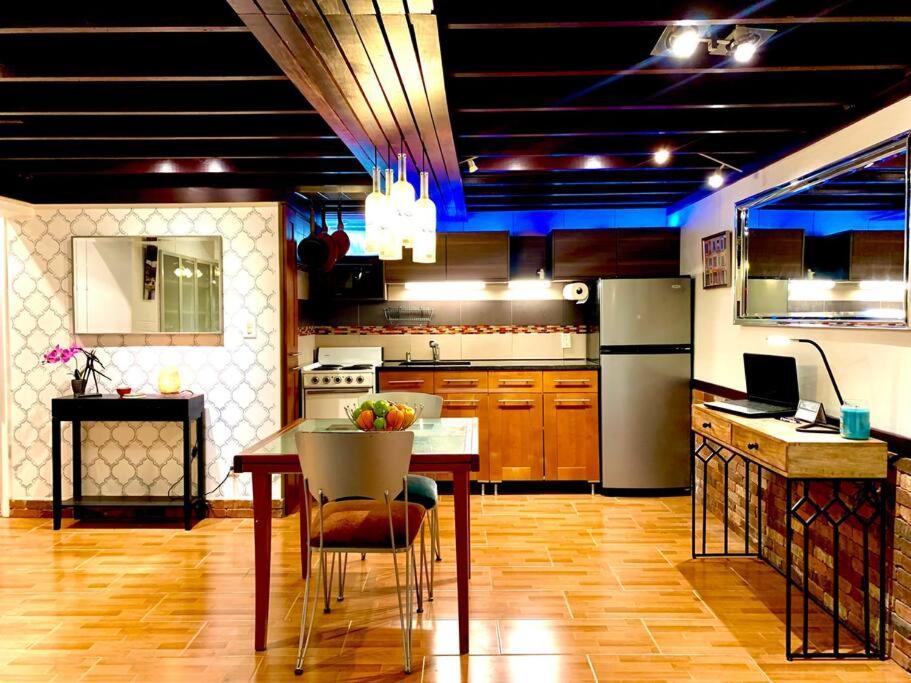 Live In This Iconic East Side Lower Level Unit Providence Buitenkant foto
